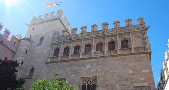 Plaza del Mercado y Lonja de la Seda.