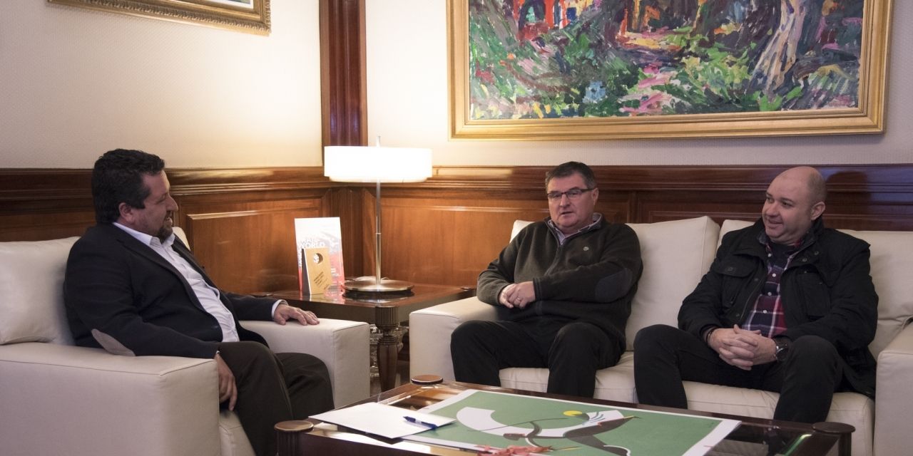  El presidente de la Diputación de Castellón, Javier Moliner, se ha reunido con el alcalde de Arañuel,