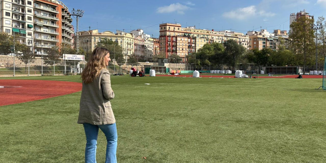  La Fundación Deportiva Municipal renueva el césped artificial del campo de béisbol del Jardín del Turia con una inversión superior a 130.000€