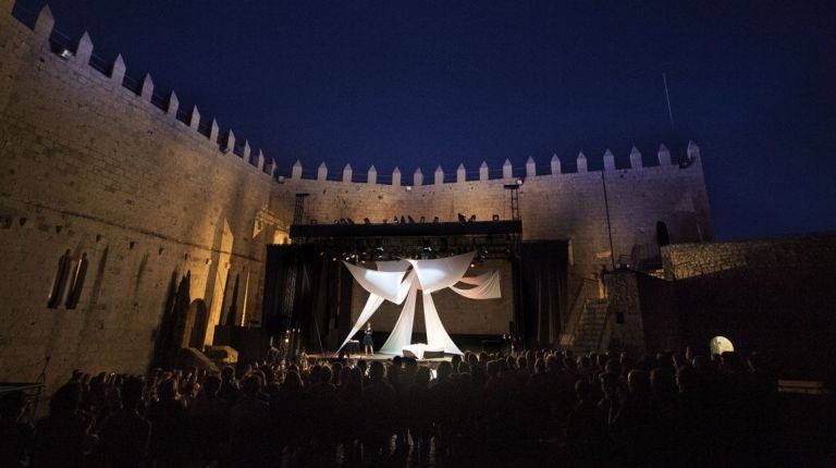 La Diputación de Castellón vuelve a llenar el Castillo de Peñíscola esta noche con la ópera ‘La Bohème’ 