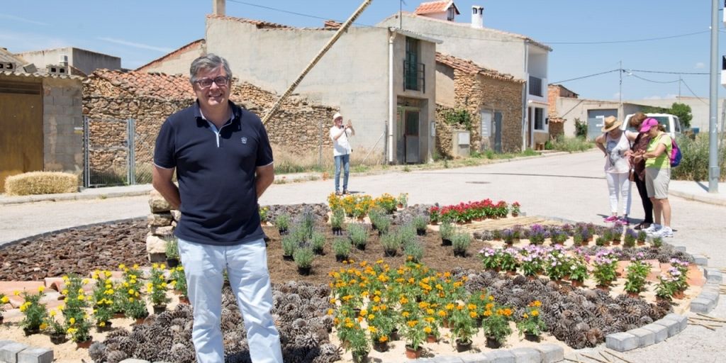  Aras de los Olmos se engalana de jardines florales efímeros