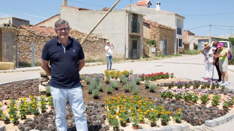 Aras de los Olmos se engalana de jardines florales efímeros