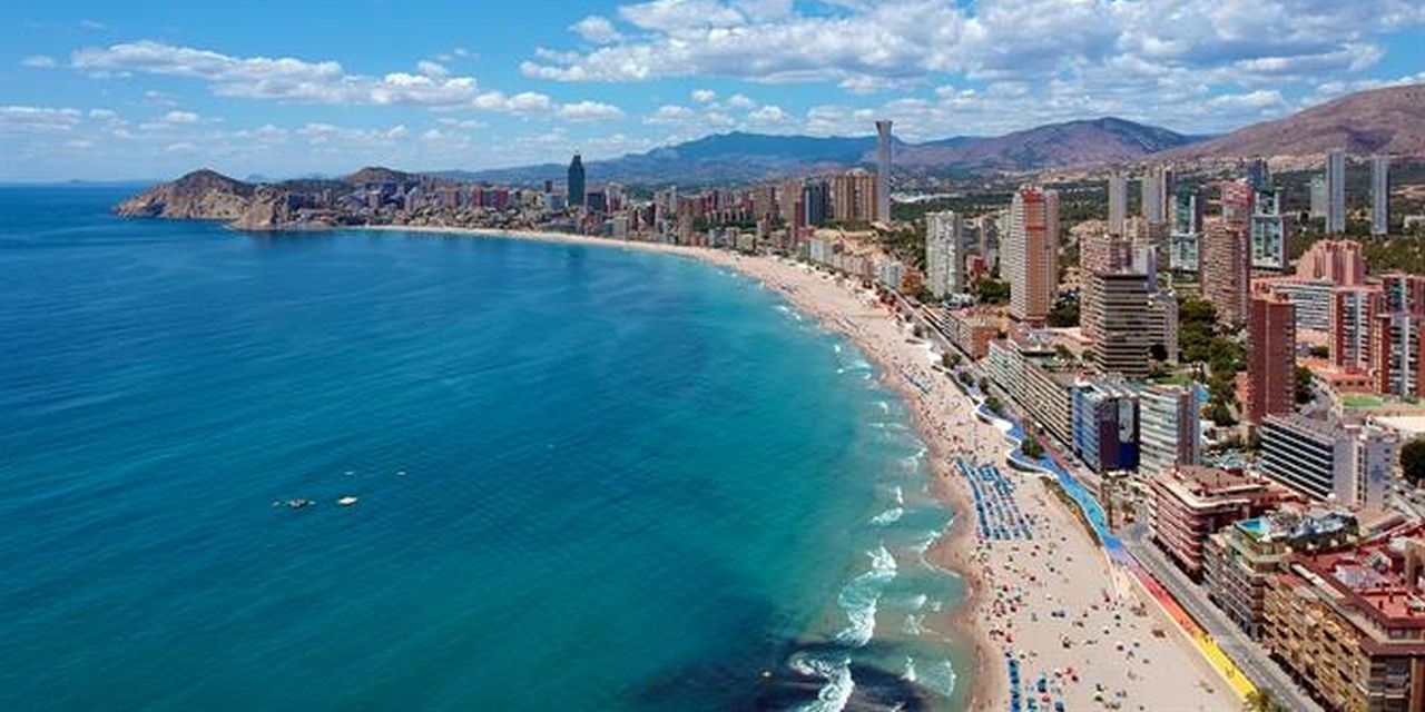  Los hoteles de la Costa Blanca también mantienen la actividad en máximos y cierran el mes de julio con una ocupación de casi el 84%.