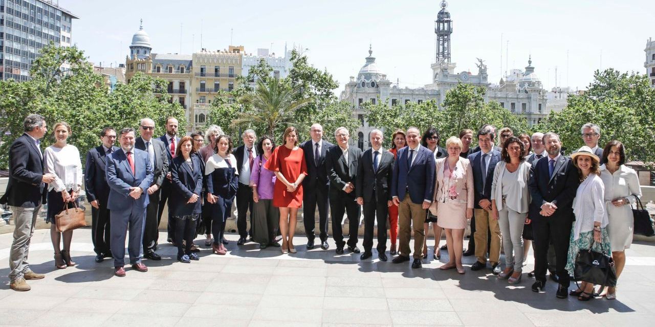  El ayuntamiento de valencia recibe a los embajadores de la EU