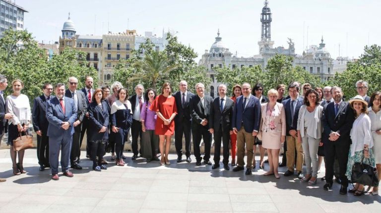 El ayuntamiento de valencia recibe a los embajadores de la EU