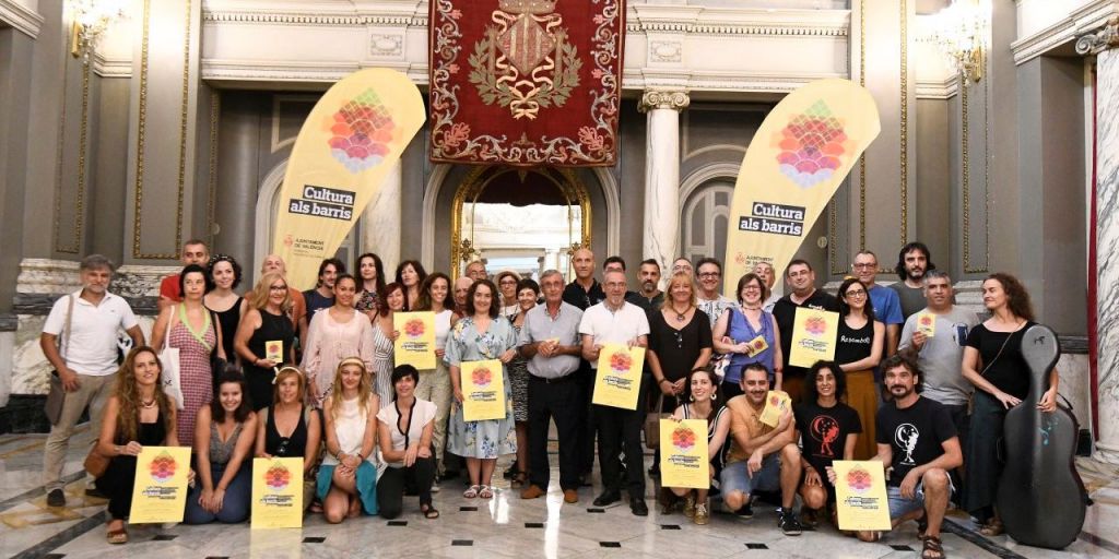  El AYUNTAMIENTO ACERCA 196 ACTIVIDADES CULTURALES A CALLES Y PLAZAS DE LA CIUDAD EN LA TERCERA EDICIÓN DE «CULTURA ALS BARRIS»