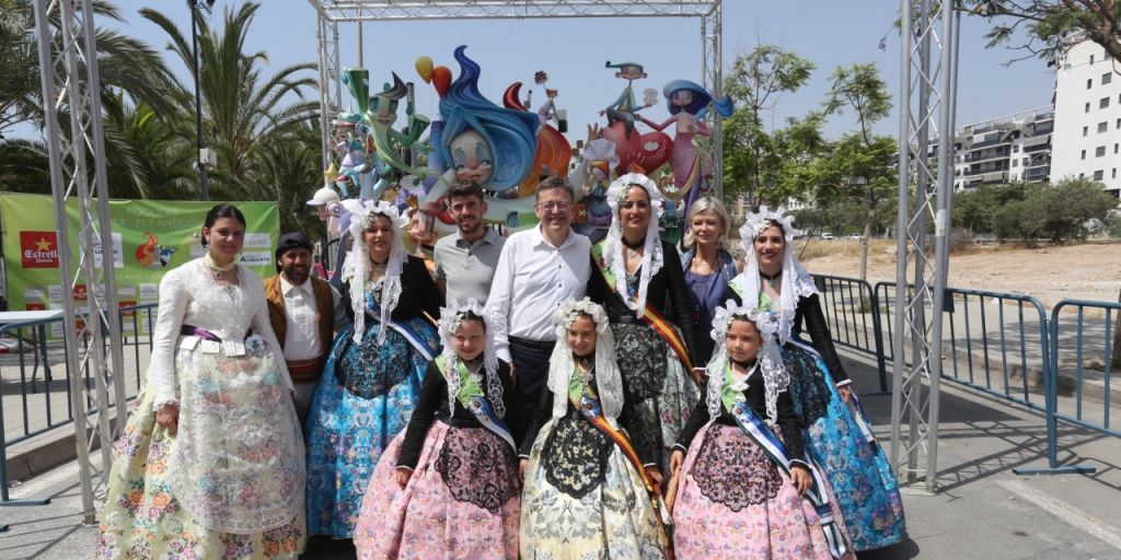  Puig visita Alicante con motivo de la festividad de las Hogueras de San Juan