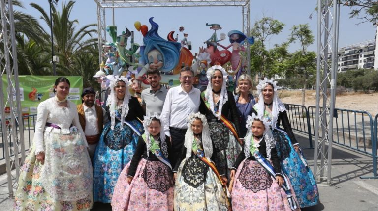 Puig visita Alicante con motivo de la festividad de las Hogueras de San Juan