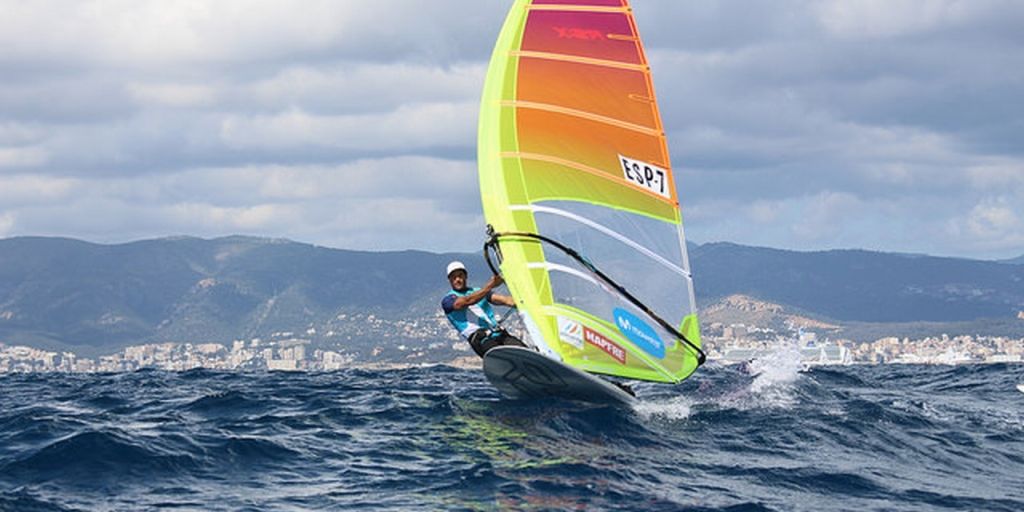  IVÁN PASTOR Y SU TABLA “MOVISTAR”, LISTOS PARA LA WORLD CUP SERIES FINAL DE SANTANDER