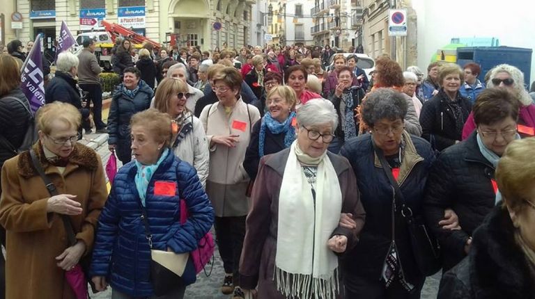 500 MUJERES DE 10 LOCALIDADES DE LA COMARCA SAFOR-VALLDIGNA PARTICIPAN EN LA VISITA GUIADA OFRECIDA POR OLIVA TURISMO CON MOTIVO DEL DÍA DE LA MUJER  