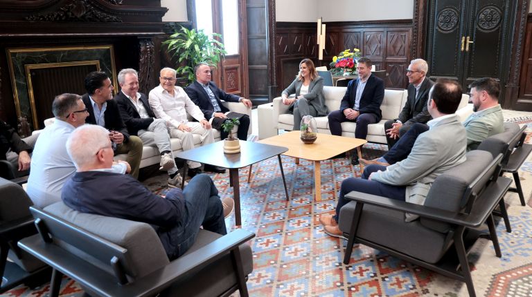 Catalá muestra el respaldo del Ayuntamiento a la pirotecnia ante la celebración en València del Simposio Internacional en 2026