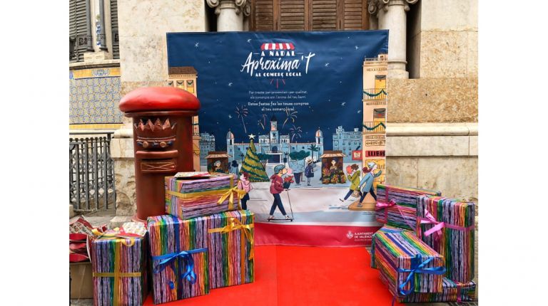 El Ayuntamiento repartirá esta navidad 49.000 postales personalizadas y 21.000 cajas regalo