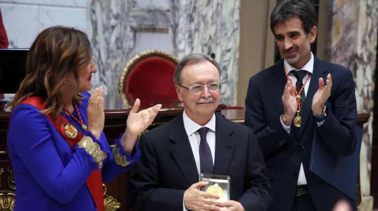 El Ayuntamiento de València ha concedido por primera vez en su historia la Medalla de Honor de la ciudad, que ha recaído en el pueblo ceutí