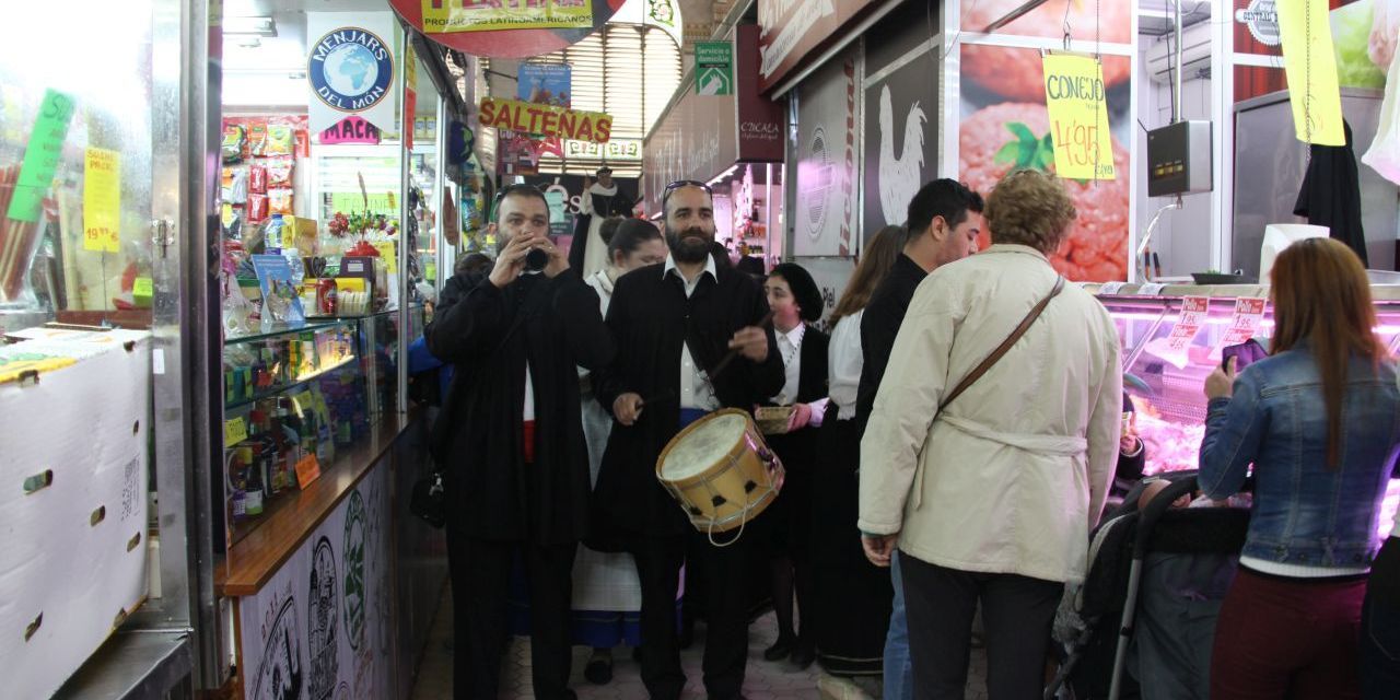  La imagen peregrina de Sant Vicent Ferrer recorre el Mercado Central