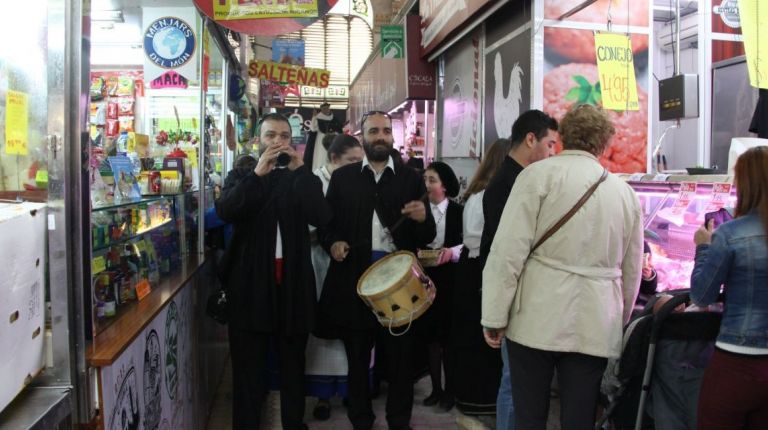La imagen peregrina de Sant Vicent Ferrer recorre el Mercado Central