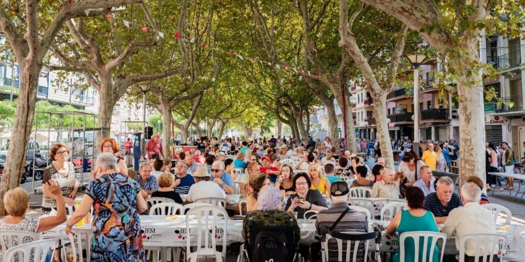  MÁS DE 700 PERSONAS SE REÚNEN EN OLIVA PARA CELEBRAR EL WORLD PAELLA DAY