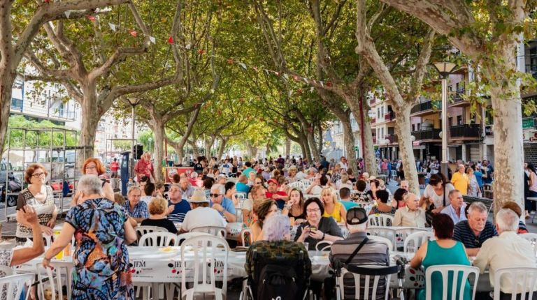 MÁS DE 700 PERSONAS SE REÚNEN EN OLIVA PARA CELEBRAR EL WORLD PAELLA DAY