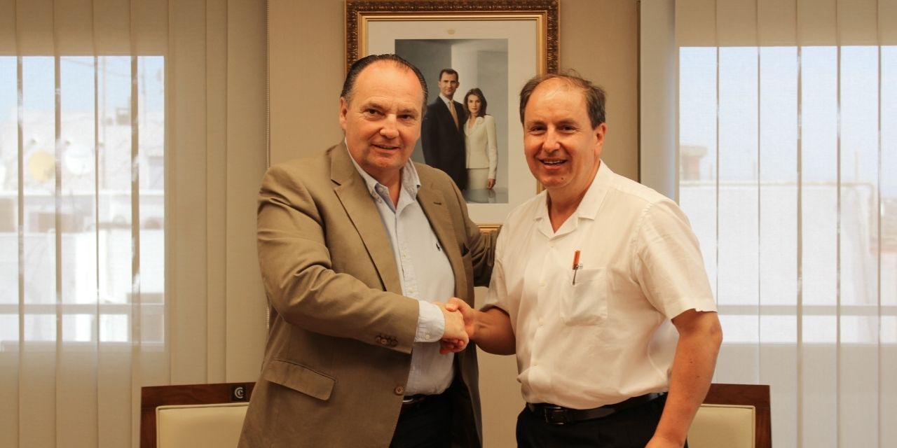  El presidente de Cámara Valencia, José Vicente Morata, y el presidente de Unión Gremial, Francesc Ferrer, han firmado hoy un acuerdo de colaboración