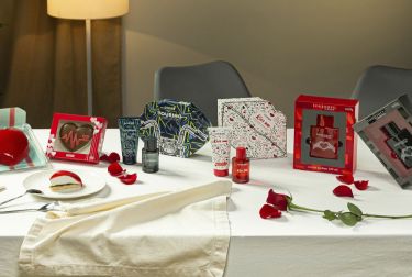 La perfumería de mercadona ayuda a acertar en san valentín con los lotes kiss me y touring for him y los eau de parfum toujours for her y toujours for him