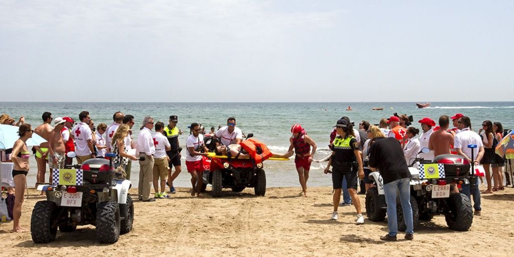  Cruz Roja apela a la prudencia en playas de la provincia de Valencia