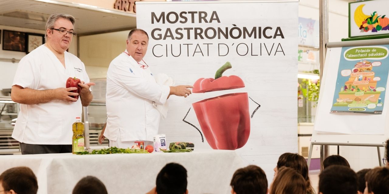  LOS ESCOLARES DE 5º DE PRIMARIA DE LOS COLEGIOS EL REBOLLET Y LLUIS VIVES INAUGURAN EL PROGRAMA “LES ESCOLES AL MERCAT” DE LA “X MOSTRA GASTRONÒMICA CIUTAT D’OLIVA” 