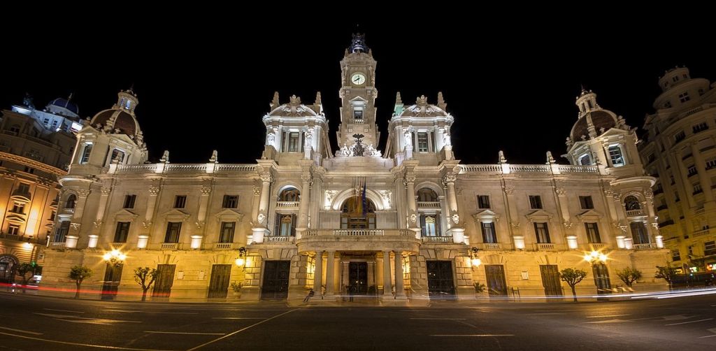   A partir de las 22 horas se podrá acceder a la fiesta de “Campanades de cap d’any” en la Plaza del Ayuntamiento