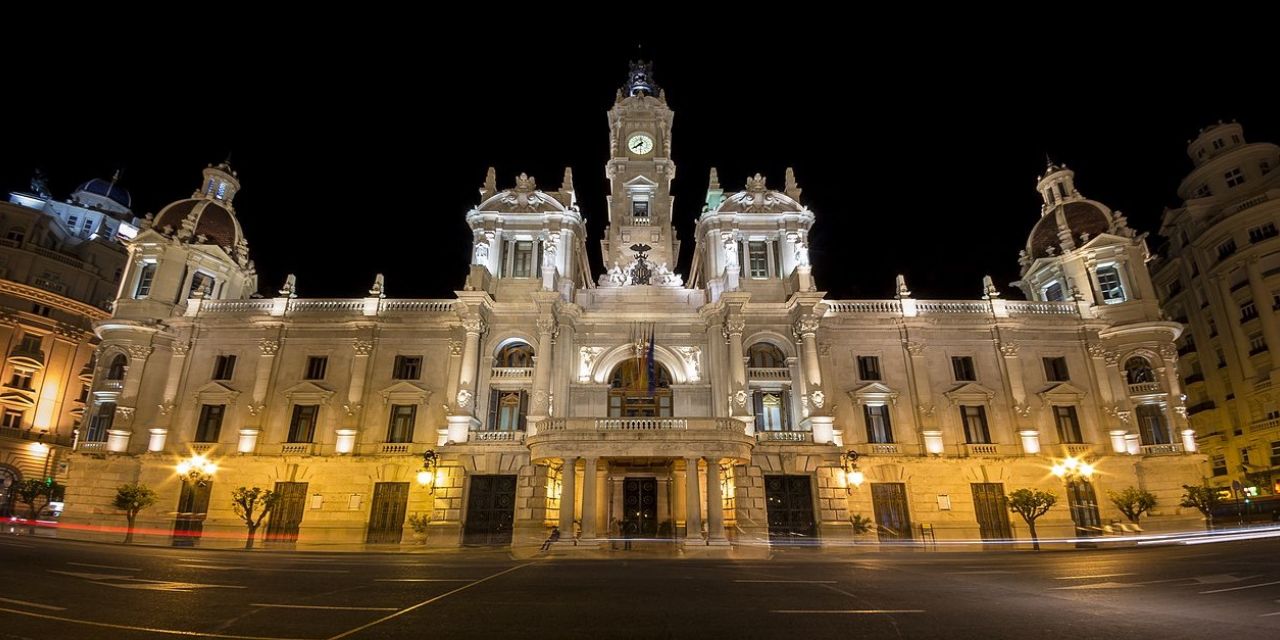   A partir de las 22 horas se podrá acceder a la fiesta de “Campanades de cap d’any” en la Plaza del Ayuntamiento