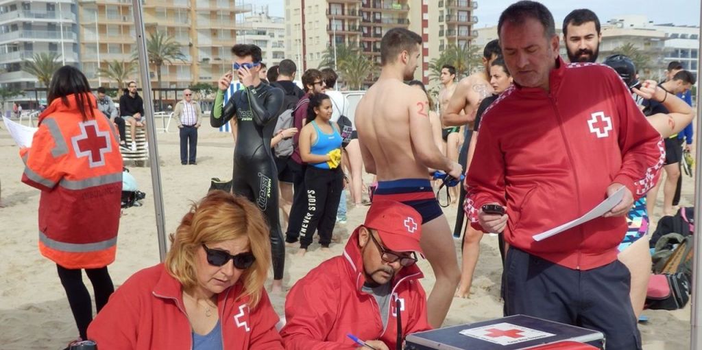  Cruz Roja selecciona al personal de salvamento en playas de Valencia