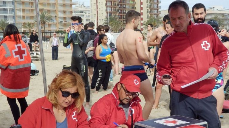 Cruz Roja selecciona al personal de salvamento en playas de Valencia