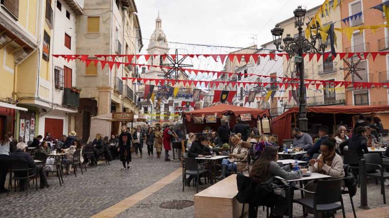 Xàtiva inaugura el Mercado medieval con 65 tiendas de artesanía y comestibles 
