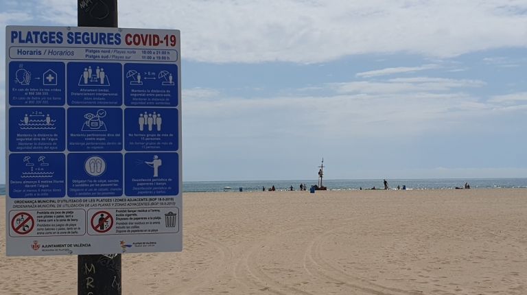 Las playas de valència estrenan la fase 2 de la desescalada con 40 personas informadoras y 80 efectivos del servicio de vigilancia