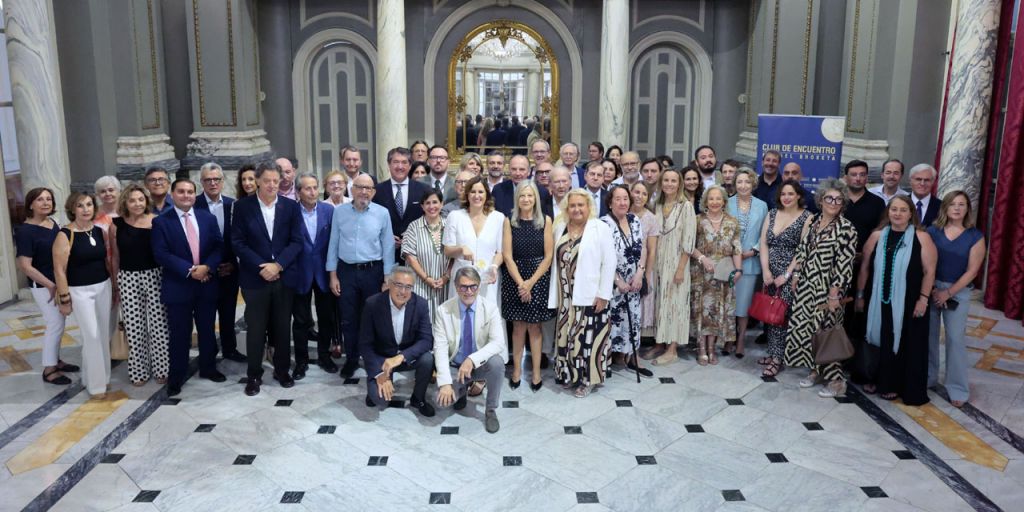  La alcaldesa de València ha recibido la medalla conmemorativa del Club de Encuentro Manuel Broseta 