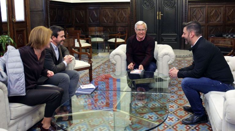 Joan Ribó, acompañado del concejal de Comercio, Carlos Galiana, ha recibido hoy al nuevo presidente de CECOVAL