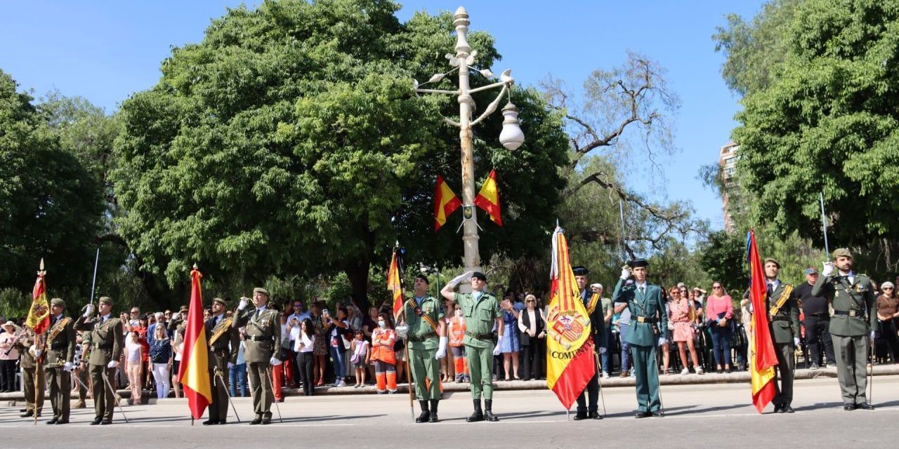  Multitudinaria Jura de Bandera de personal civil en Valencia
