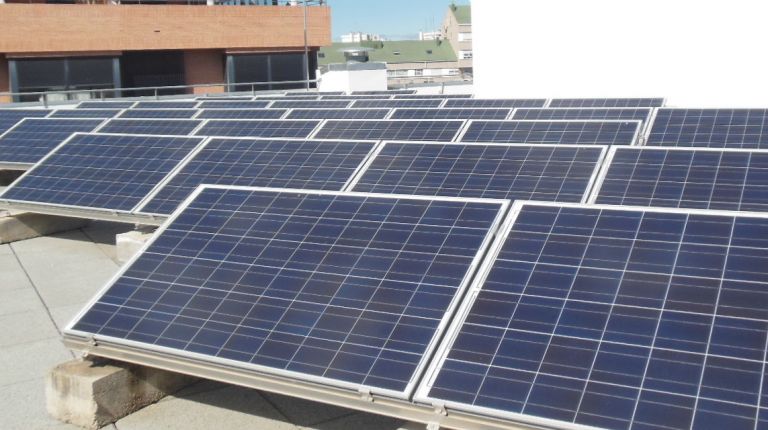 Una nueva instalación de energía solar fotovoltaica cubrirá toda la energía necesaria del edificio del servicio municipal de cementerios