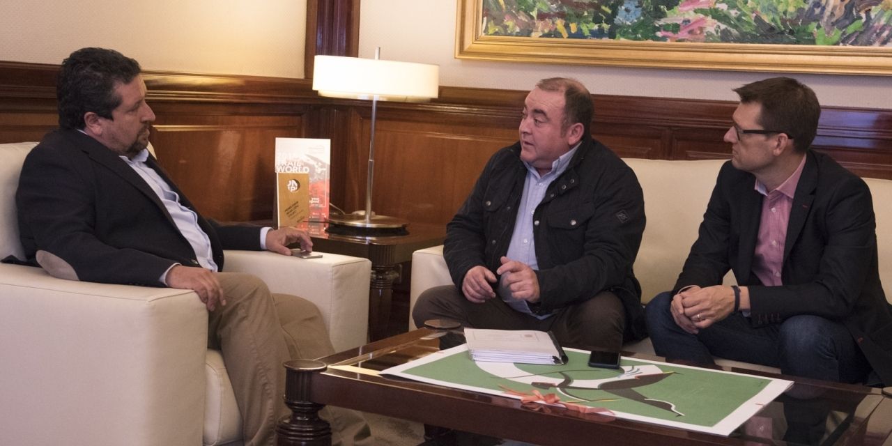  El presidente de la Diputación de Castellón, Javier Moliner, se ha reunido con el alcalde de Sant Joan de Moró, Vicente Pallarés