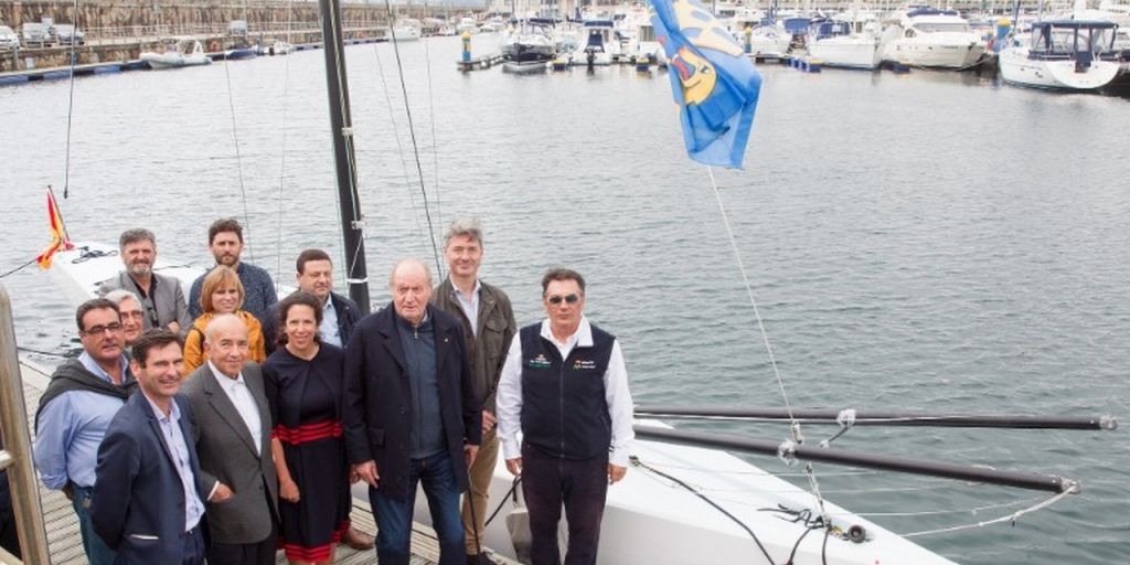  El nuevo barco de la clase internacional 6M se botó en Sanxenxo