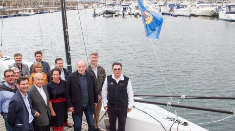 El nuevo barco de la clase internacional 6M se botó en Sanxenxo