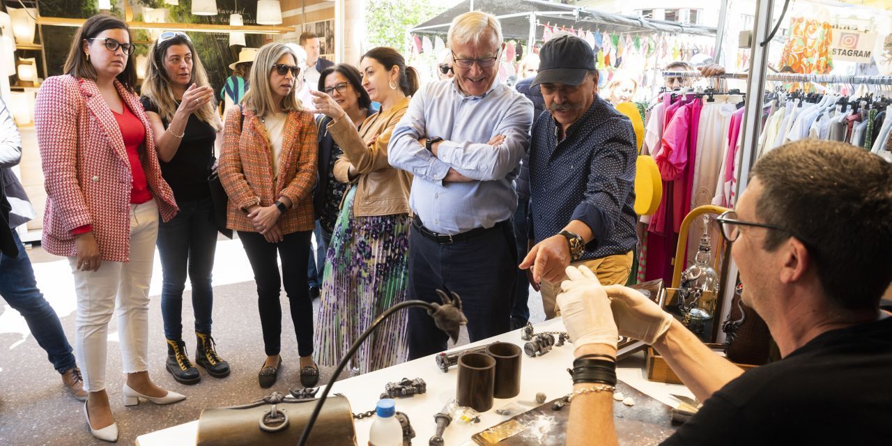  Ribó subraya el apoyo del gobierno municipal al sector de la artesanía valenciana