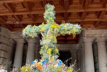 El Ayuntamiento instala la tradicional Cruz de Mayo 