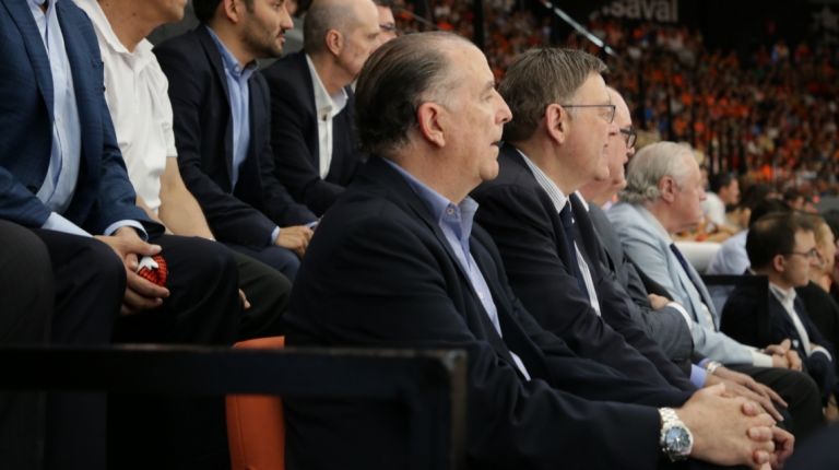 Puig asiste al cuarto partido de la final de la Liga Endesa entre Valencia Basket Club y Real Madrid