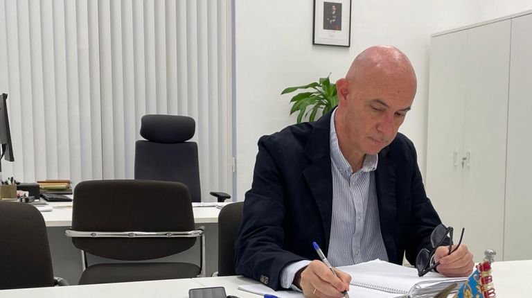 València abre el plazo de las ayudas al emprendimiento priorizando a quienes llevan años contribuyendo a la ciudad   