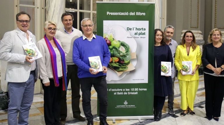 EL AYUNTAMIENTO PRESENTA EL LIBRO DEDICADO A LA GASTRONOMÍA VALENCIANA ‘DE L’HORTA AL PLAT. PLANTAR, CRÉIXER, MENJAR’ 