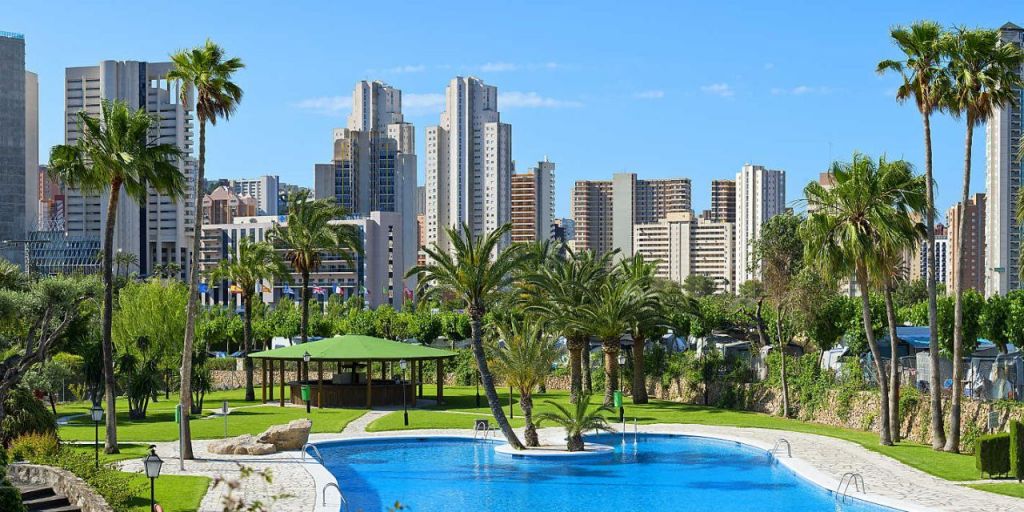  Benidorm y la Costa Blanca mantienen una previsión del 95% de ocupación hotelera para el puente de agosto.