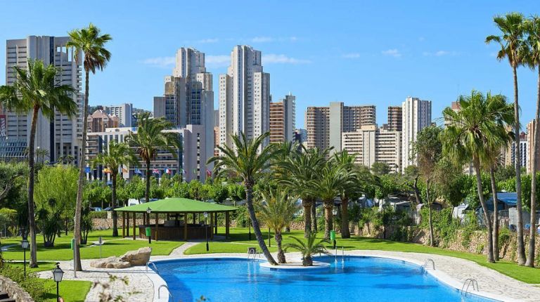 Benidorm y la Costa Blanca mantienen una previsión del 95% de ocupación hotelera para el puente de agosto.