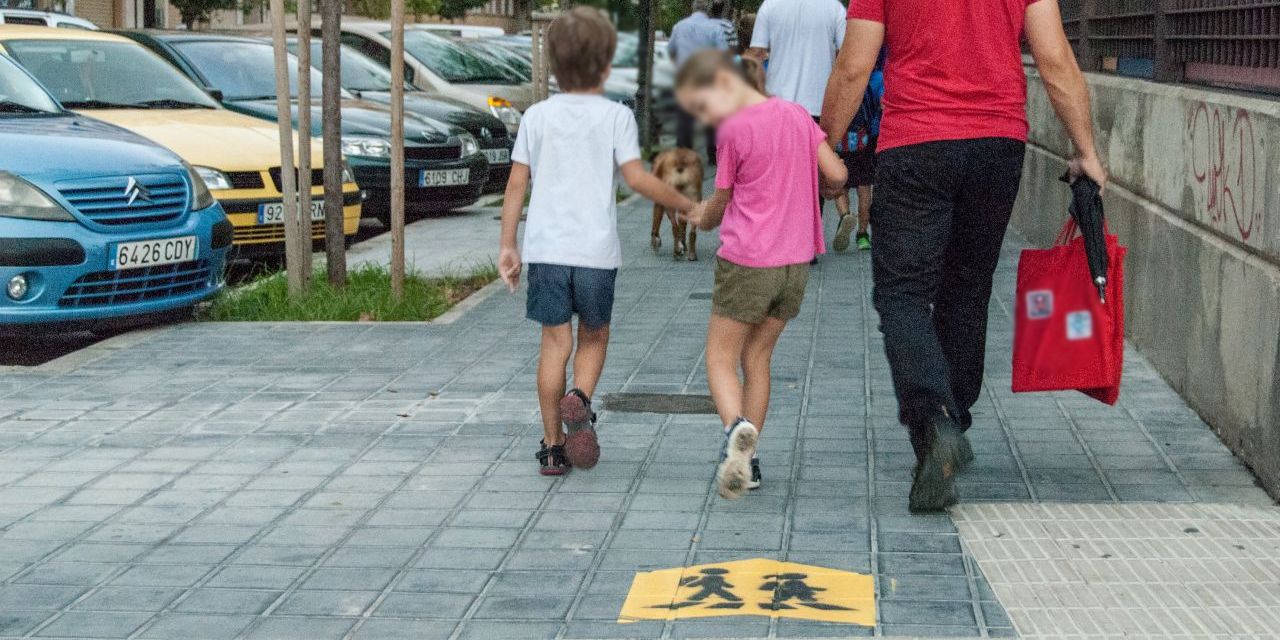  EL ALUMNADO DE INFANTIL Y PRIMARIA ESTRENA 19 NUEVAS RUTAS ESCOLARES EN CIUTAT VELLA, RUSSAFA Y ALGIRÓS