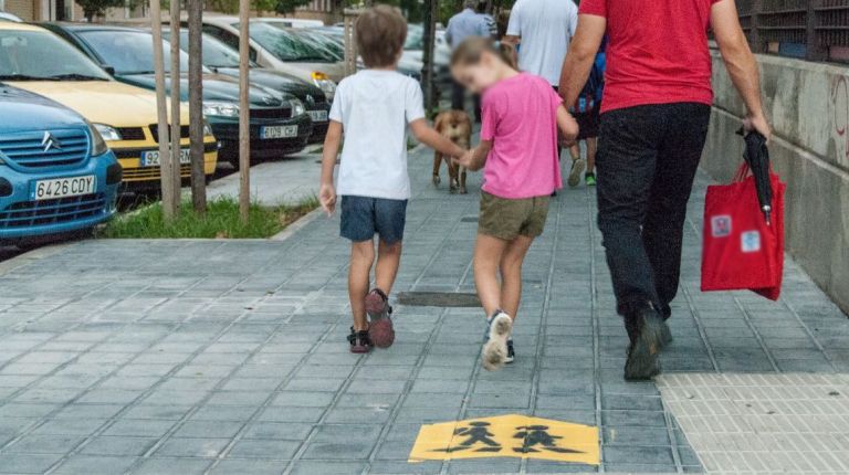 EL ALUMNADO DE INFANTIL Y PRIMARIA ESTRENA 19 NUEVAS RUTAS ESCOLARES EN CIUTAT VELLA, RUSSAFA Y ALGIRÓS