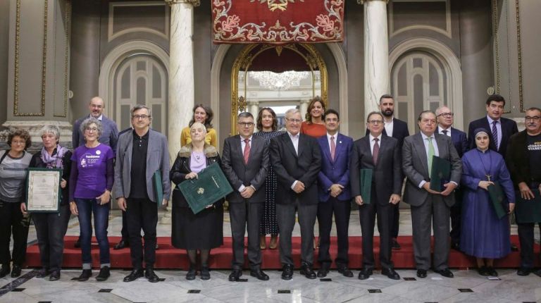 EL ALCALDE ENTREGA LOS HONORES Y DISTINCIONES DE LA CIUDAD 2018