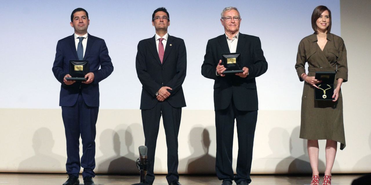  VALÈNCIA RECIBE LA MEDALLA DE LA UNIVERSITAT POLITÈCNICA DE VALÈNCIA