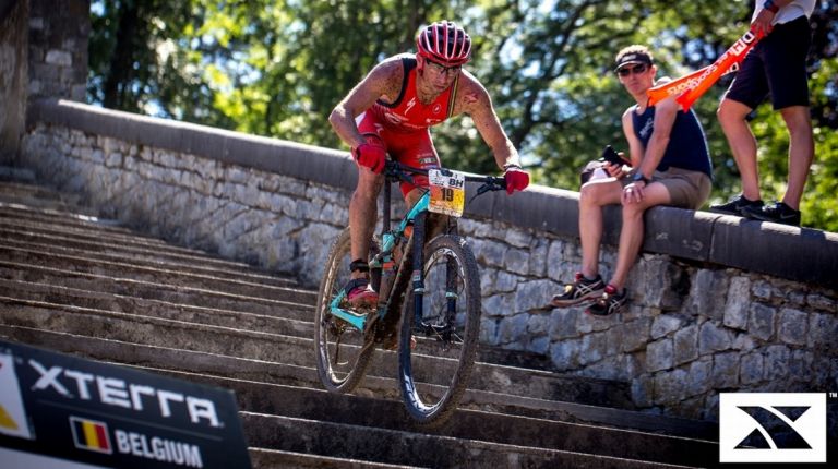 El español Rubén Ruzafa, campeón del triatlón cross XTERRA Belgium. Roger Serrano no logra terminar la prueba